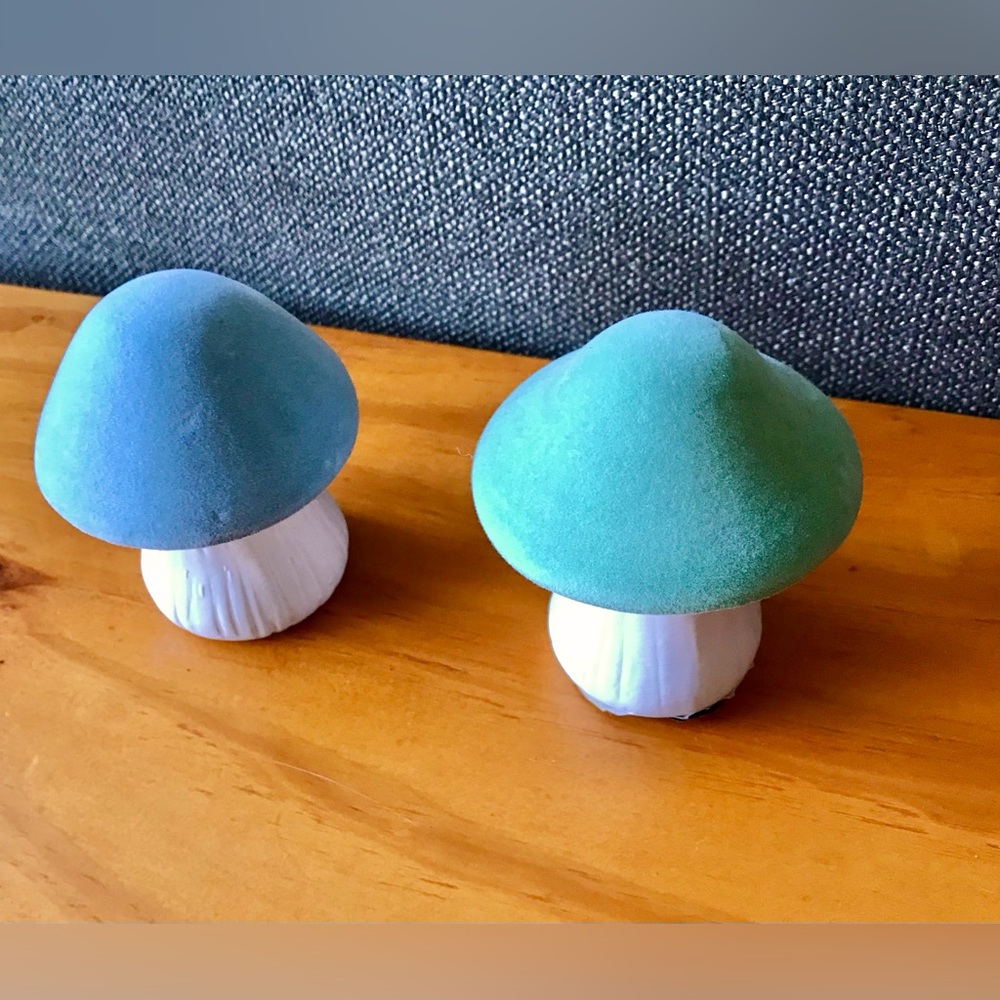 Mushroom Lot Light Detection Nite Lite Night Light & Felted Ceramic Toadstools - Picture 15 of 16